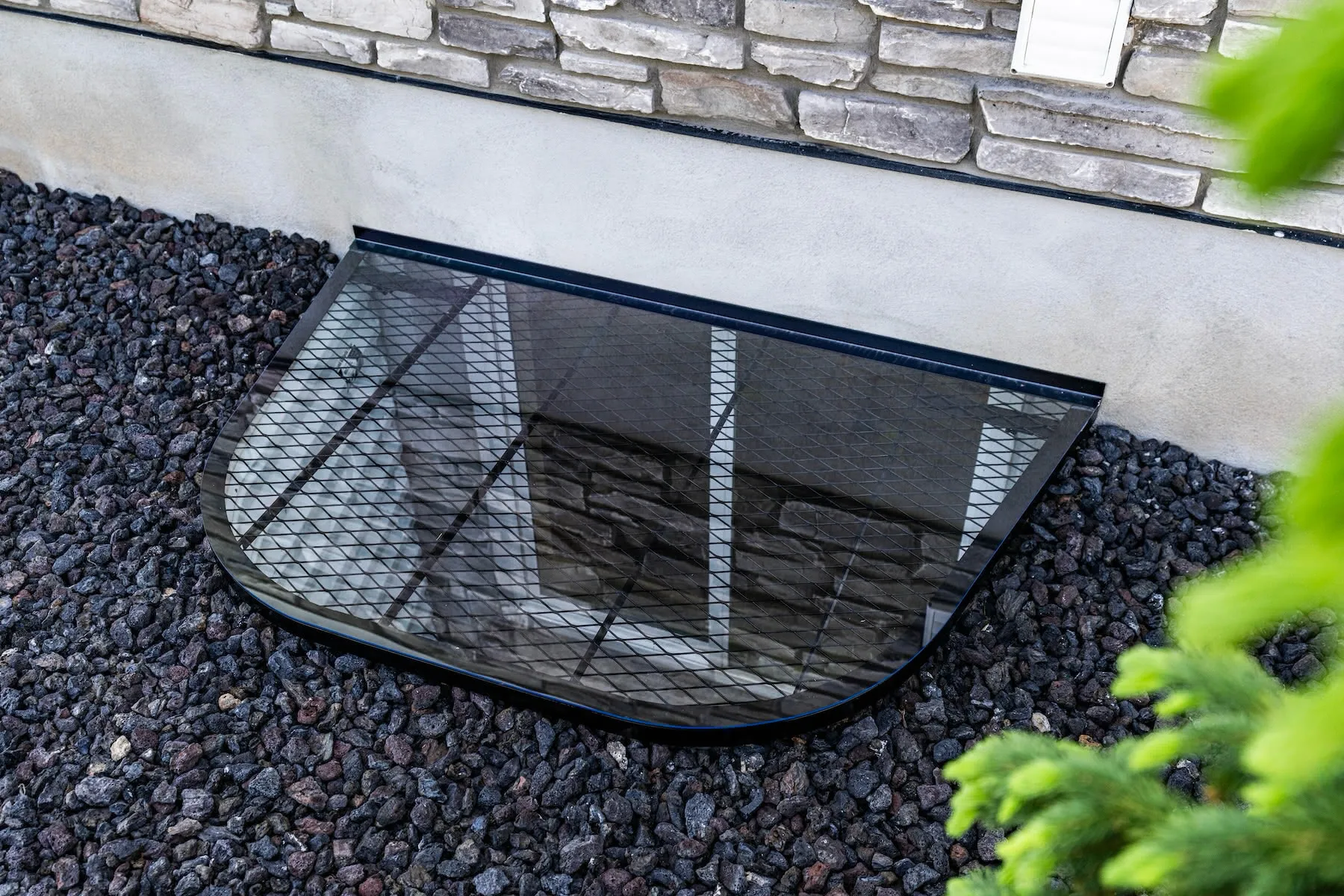 Steel grate with removable topper